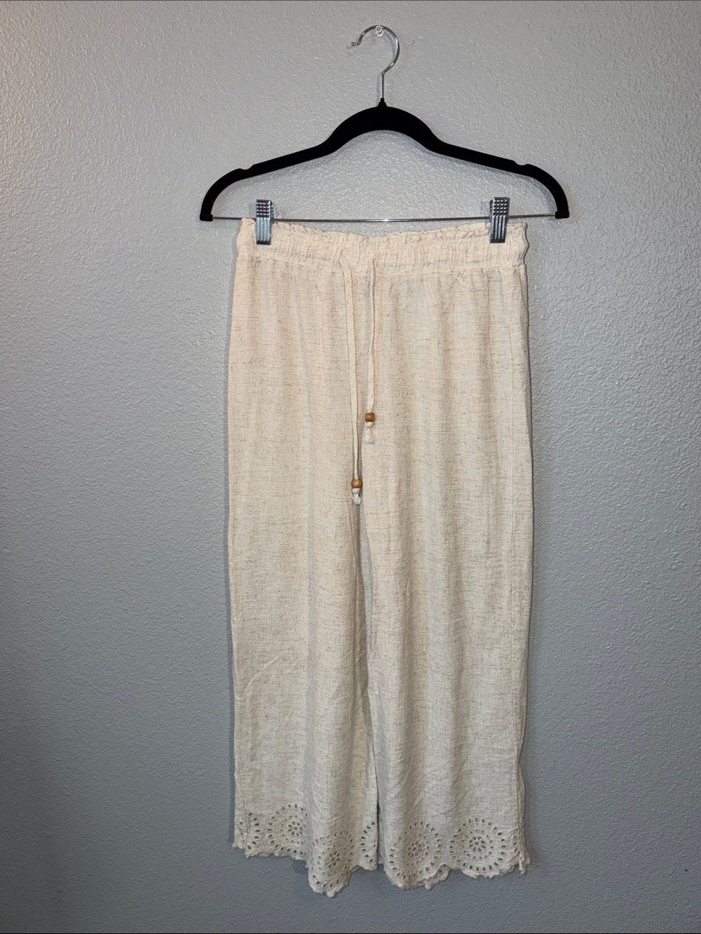 Cream Crochet Hem Capri Pants